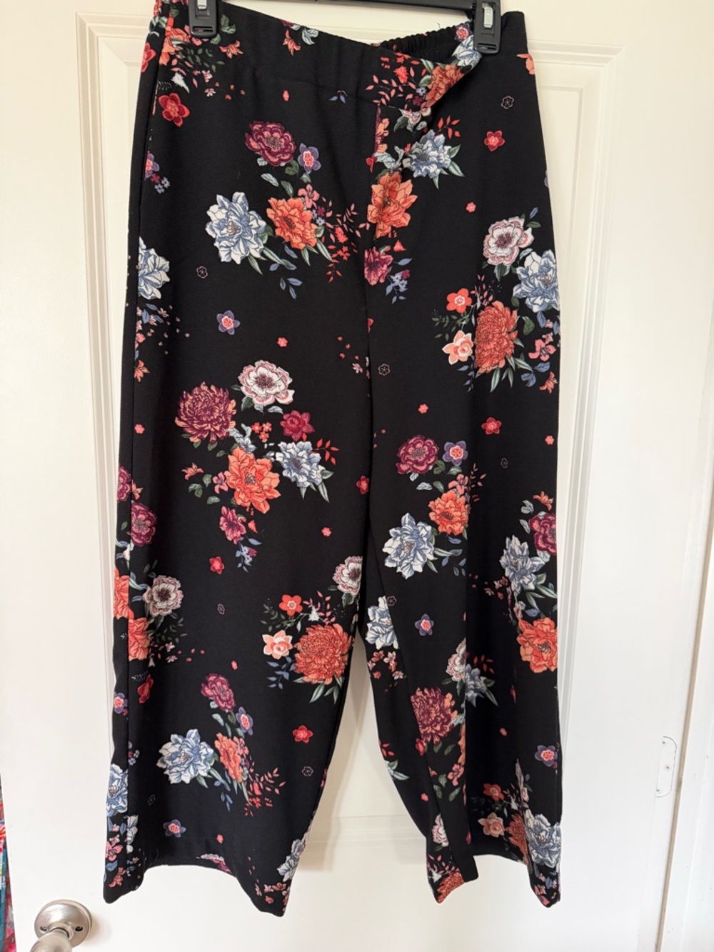 bobeau Black Floral Wide-Leg Pants with Coral and Blue Blooms